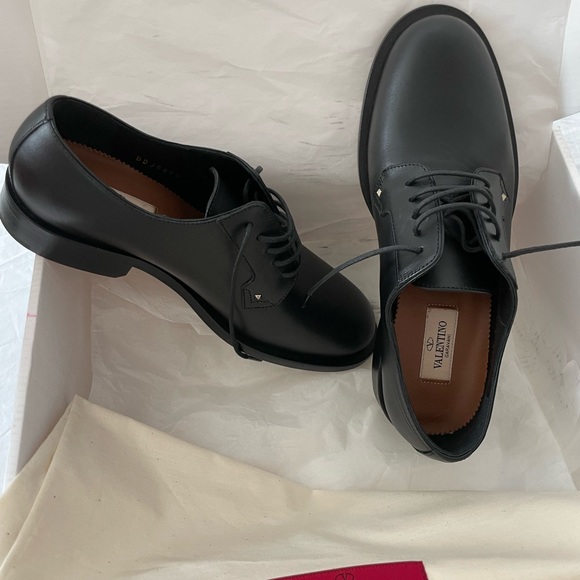 Valentino Garavani Shoes. Size 6.5. Black - Picture 5 of 7